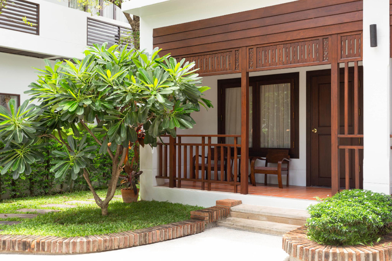 Exterior 5