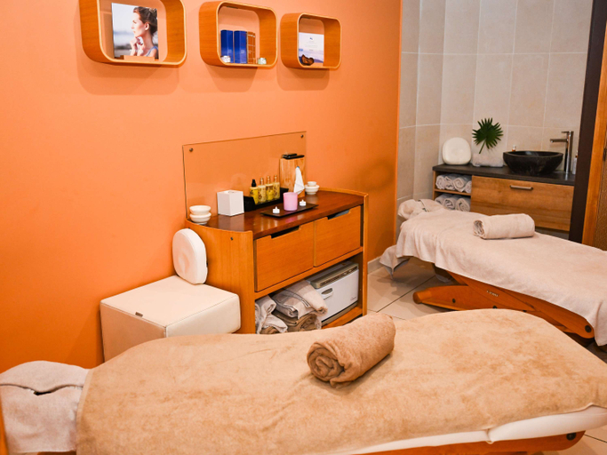 Bedroom 2, Mercure Brignoles Golf de Barbaroux and Spa, Var
