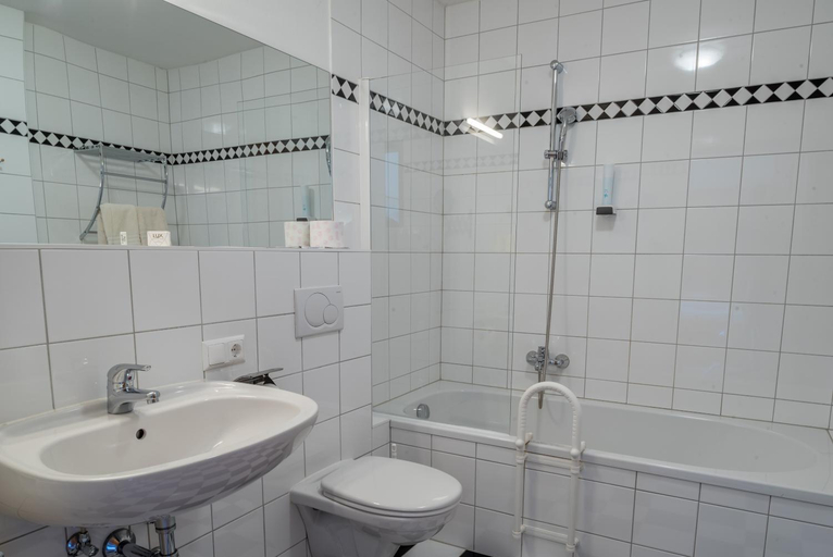 Bathroom, Hotel Karntnerhof, Spittal an der Drau
