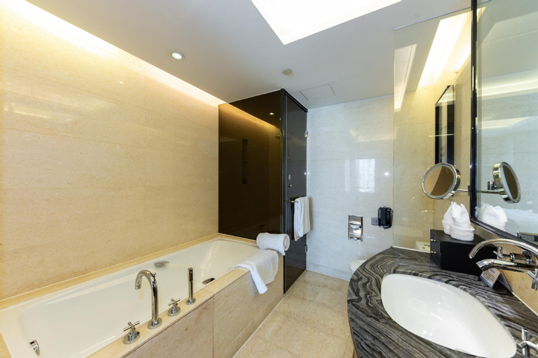 Bathroom 16