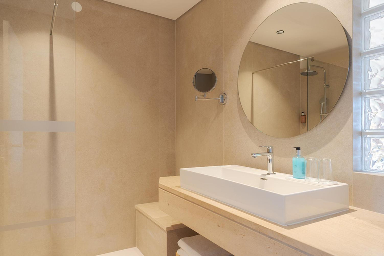 Bathroom 5, Sentido Galosol, Santa Cruz