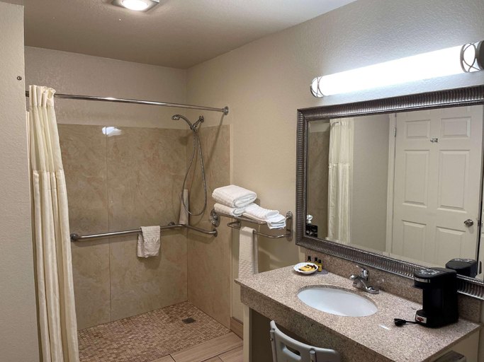 Bathroom 14