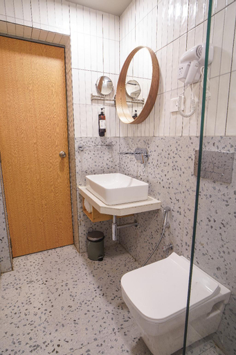 Bathroom 14