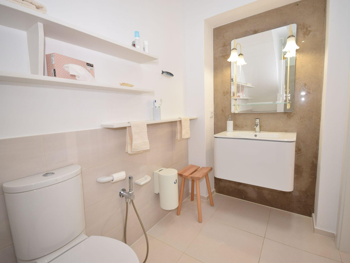 Bathroom 1, Peaceful Algarve Getaway, Olhão