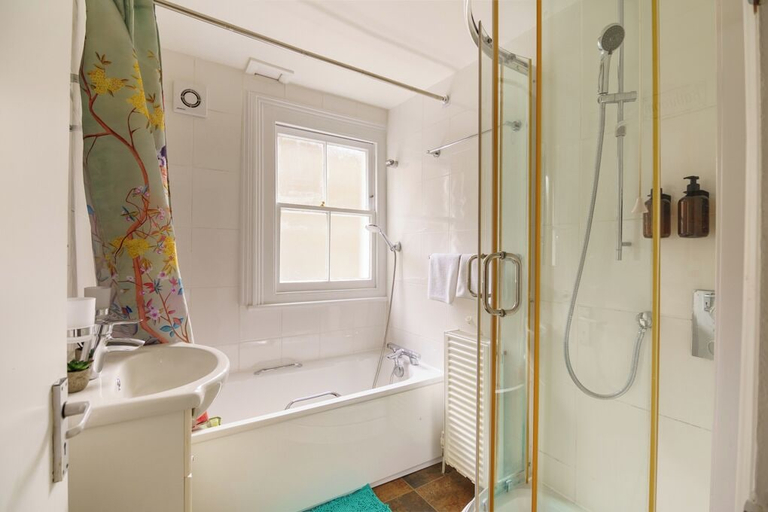 Bathroom, Verv Finchley, London