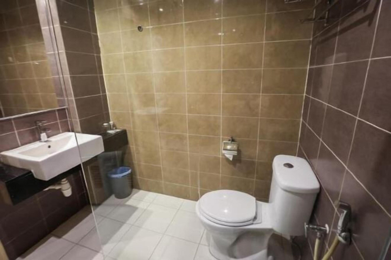 Bathroom 18
