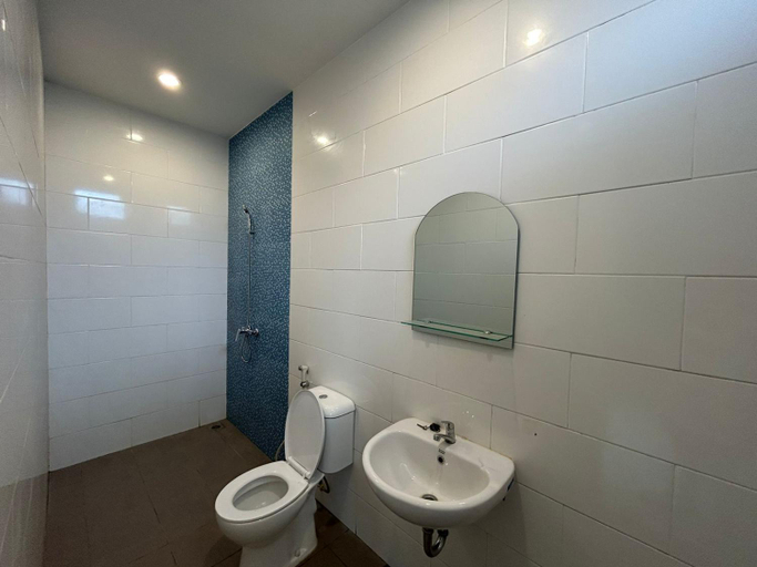 Bathroom 4, Sekar Tunjung House, Denpasar