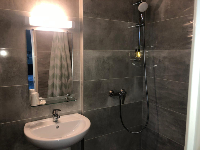 Bathroom 3, Hotel les Troenes, Hérault