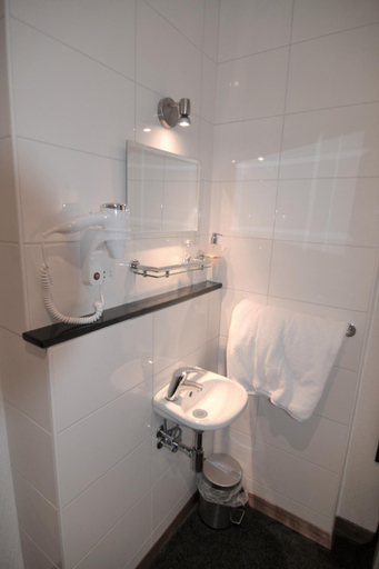 Bathroom 3, Hotel Bienvenue, Rotterdam