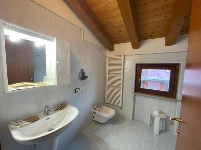 Bathroom 2, Hotel Al Bosco, Verona