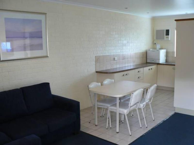 Dining Room 9