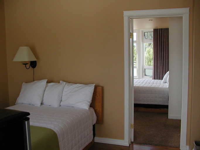 Others 5, Almo Court Motel, East Kootenay