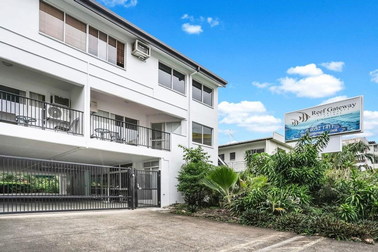 Leumeah - A Modern Townhouse in Cairns, Cairns