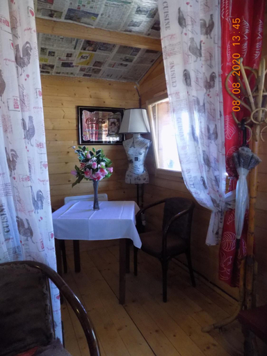 Bedroom 2, Aux Roses, Allier