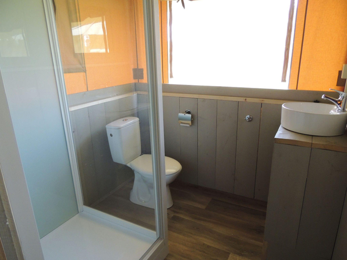 Bathroom, Safari Tent in Nature with Private Facilities, Barneveld