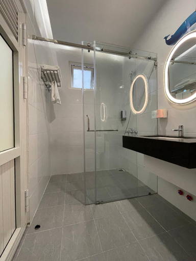 Bathroom 7