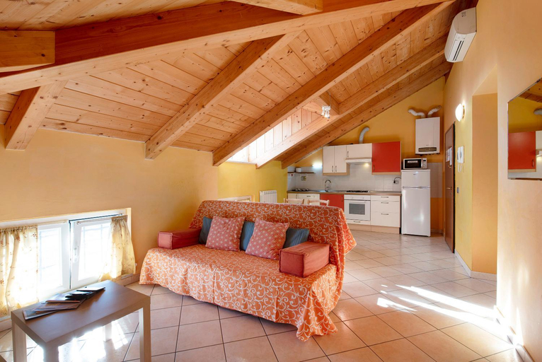 Others, Trilocale in villa Apt 5, Savona