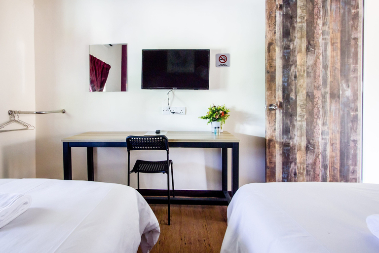 Bedroom 2, Plumeria 4BR Garden House by uBook, Seberang Perai Utara