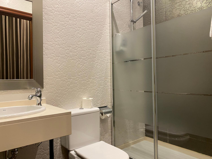 Bathroom 4, Hostal Orleans, Barcelona