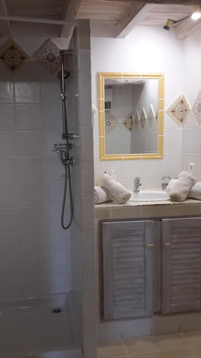 Bathroom, Chambres d'hotes Le Vignoble, Vaucluse