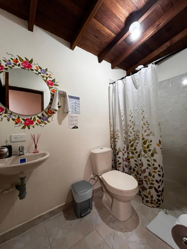 Bathroom 3, Hotel La Sultana, Jardín