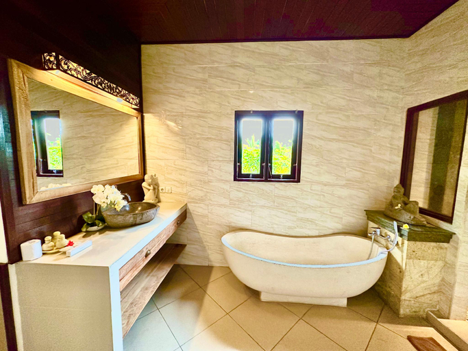 Bathroom 18