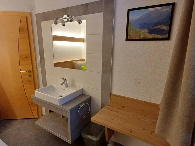 Bathroom 3, Apartment in Ski Paradise near Trails, Imst