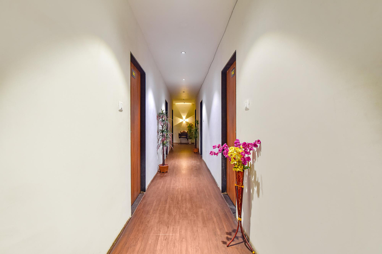 FabHotel Nidhivan - Udhana Teen Rasta, Surat