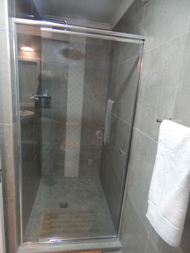 Bathroom 6
