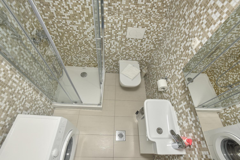 Bathroom 2, MT City apartments, Makarska