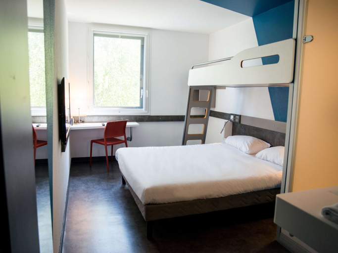 Bedroom 3, ibis budget Archamps Porte de Genève, Haute-Savoie