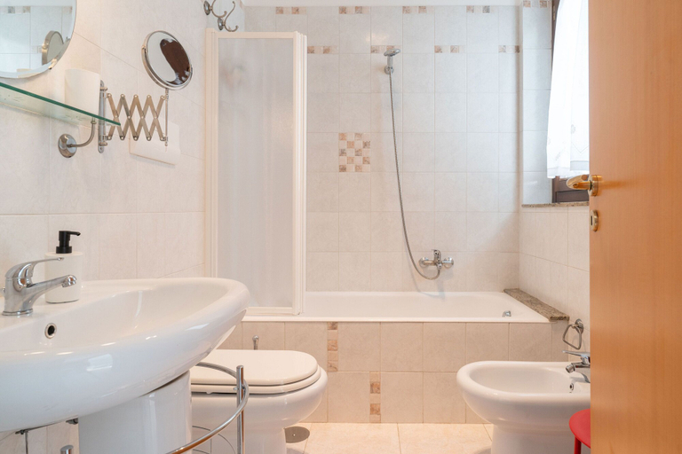 Bathroom 4, 3943 La Casa di Achille by Barbarhouse, Bari