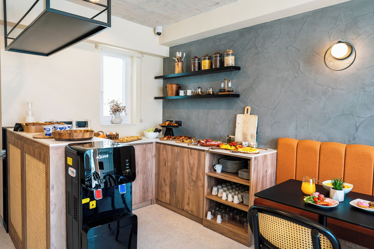 Food & Drinks 4, Stuart Rooms Gzira Promenade