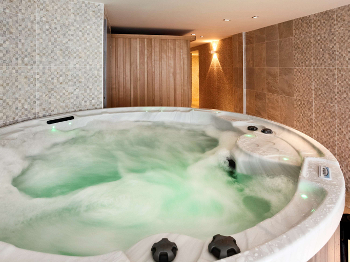 Bathroom 4, ibis Styles Quiberon Centre, Morbihan