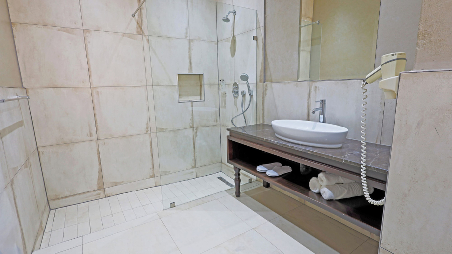 Bathroom 4, Qurtuba Resort and Events, City of Johannesburg