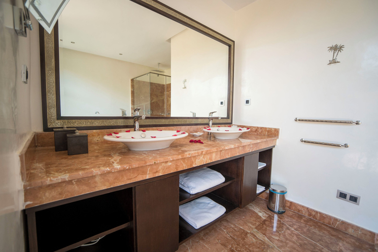 Bathroom 4, Palais Gen Eden Marrakech – Séjour VIP avec Piscine, Restaurant et Services Premium, Marrakech