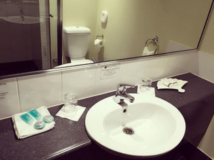 Bathroom 22