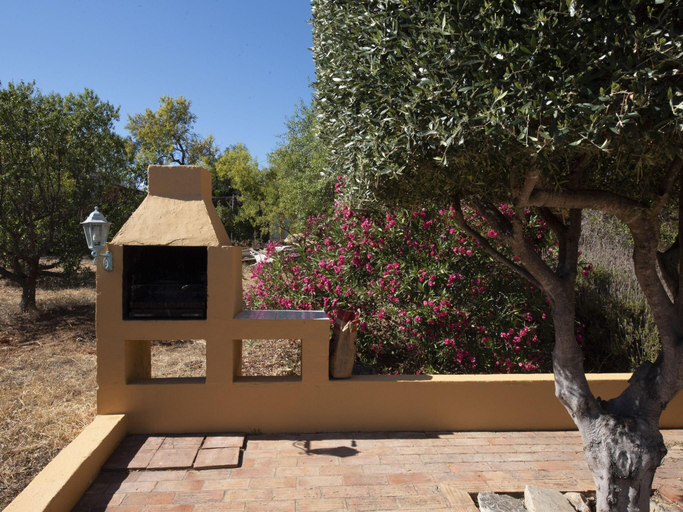Others 5, Elegant Loule Mansion with Pool, Loulé