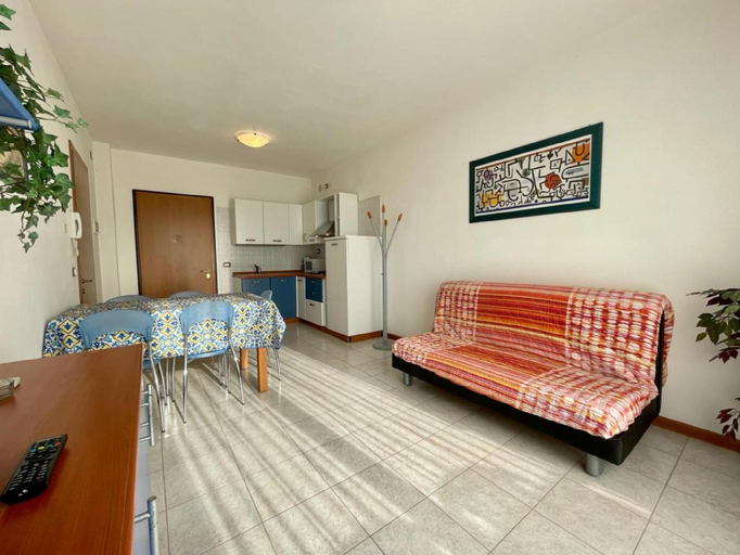 Bedroom 2, Nice Apartment in Modern Residence with balcony and Swimming Pools, Venezia