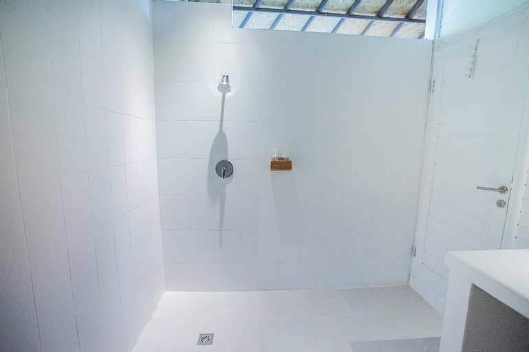 Bathroom 9
