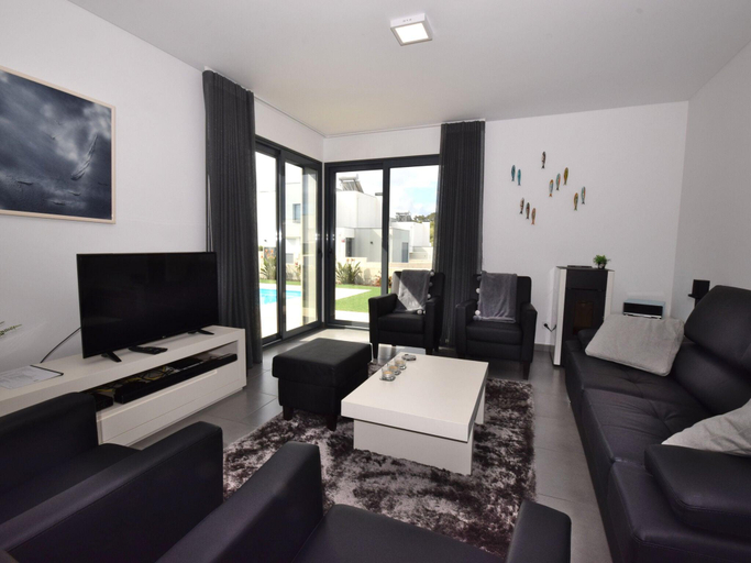 Others 5, Family Villa with Terrace and Pool, Caldas da Rainha