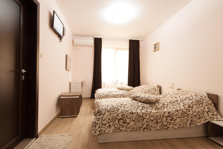 Bedroom 2, Hotel Verona, Byala