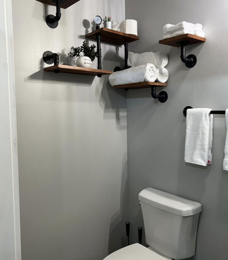 Bathroom 4, LockRidge Park, Garrard