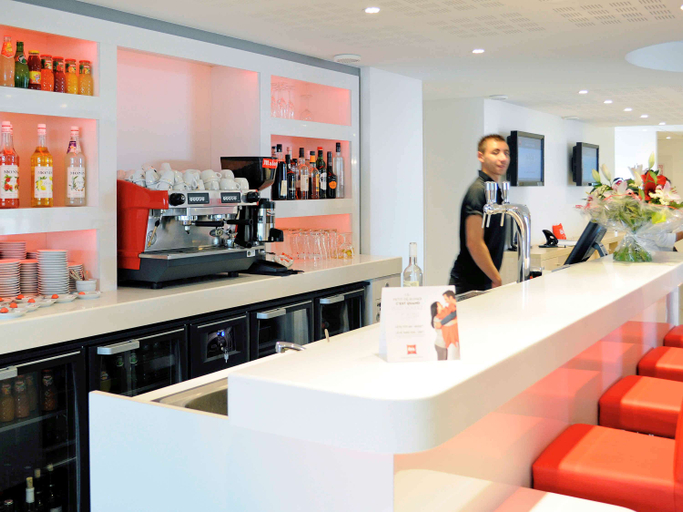 Food & Drinks 4, ibis Lyon Est Chaponnay hotel, Rhône