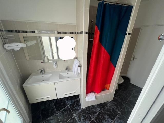 Bathroom 4, Hotel Celtic, Paris