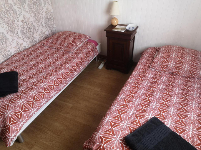 Others 4, Chambre au calme et simple, cuisine a dispo, Finistère