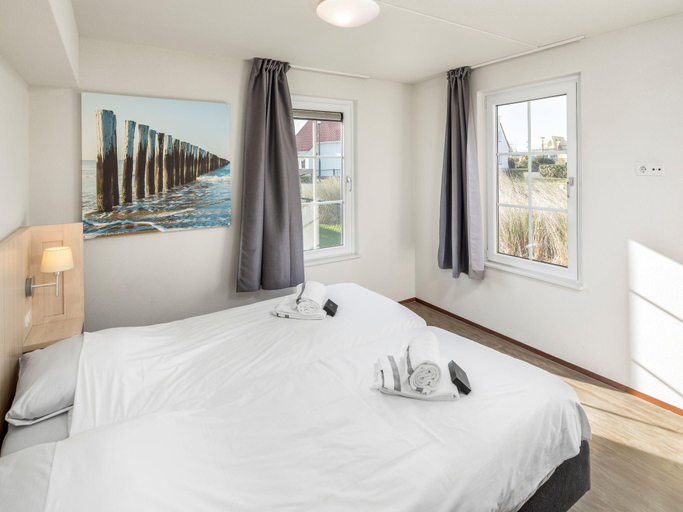 Others 4, Spacious Villa by the Sea, Sluis