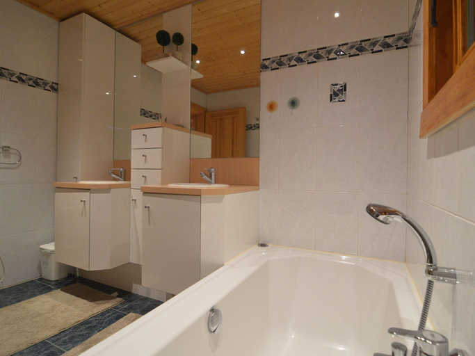 Bathroom 3, Stavelot Chalet with Garden, Liège
