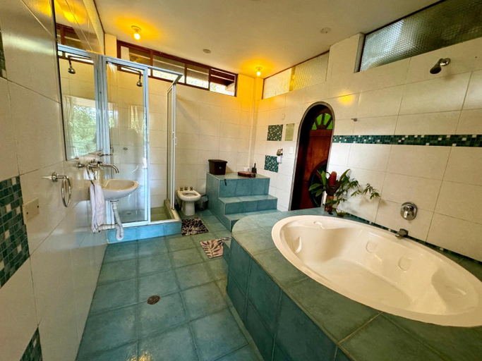 Bathroom 2, Wisdom Forest Lodge, Tena