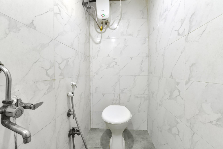 Bathroom, FabHotel Nidhivan - Udhana Teen Rasta, Surat